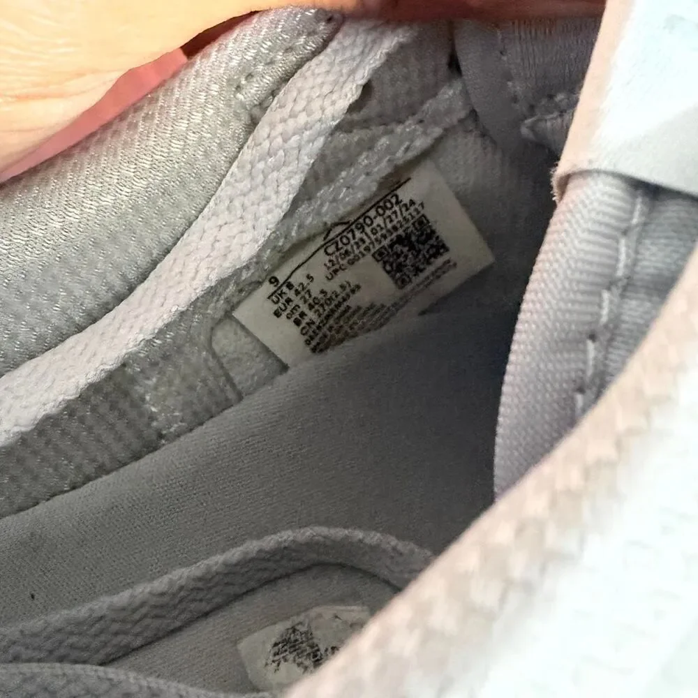 Jordan 1 Retro Low Metallic Silver Trainers